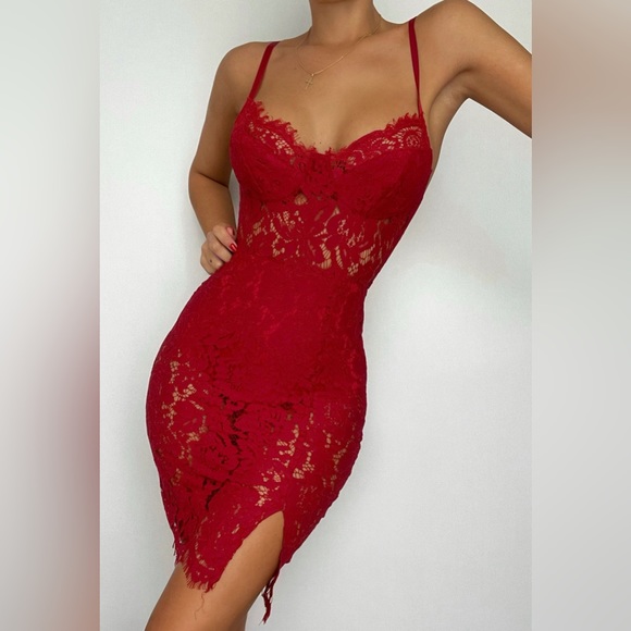 Lace dress - Picture 3 of 3